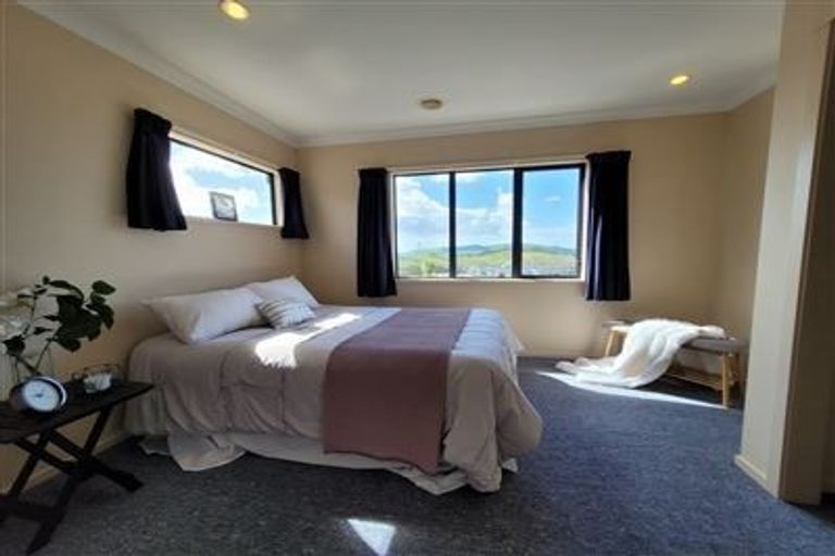 Photo of property in 3 Comber Place, Johnsonville, Wellington, 6037