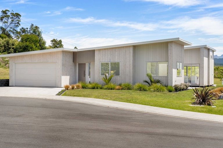 Photo of property in 16 Ian Hopper Way, Pauanui, 3579