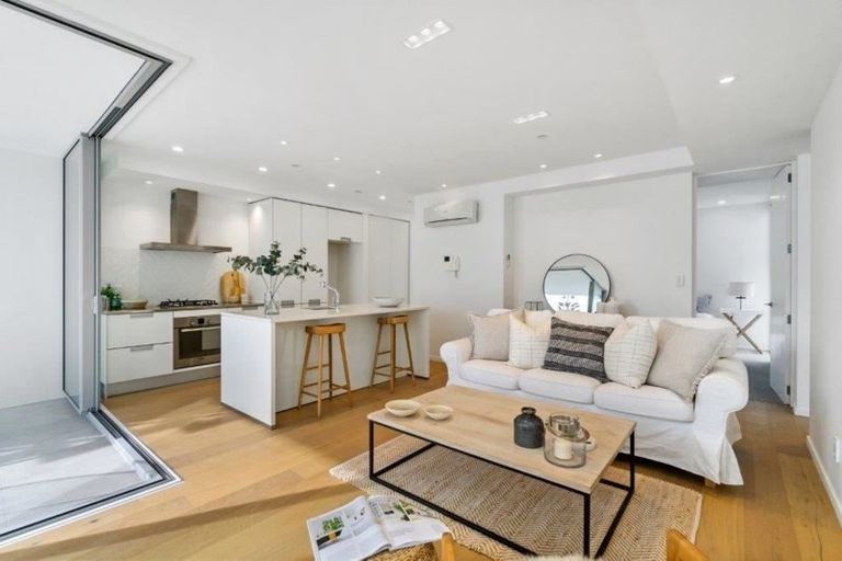 Photo of property in 2/22 Esplanade, Sumner, Christchurch, 8081