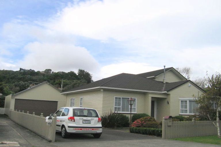 Photo of property in 28 Oxford Street, Tawa, Wellington, 5028