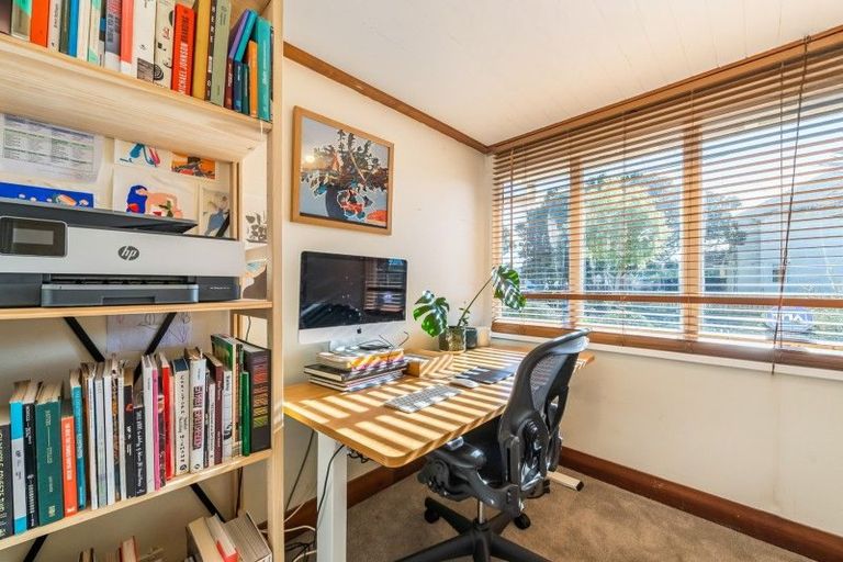 Photo of property in 17 Pirie Crescent, Moera, Lower Hutt, 5010