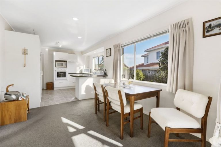 Photo of property in 156 Lakeside Drive, Orewa, 0931