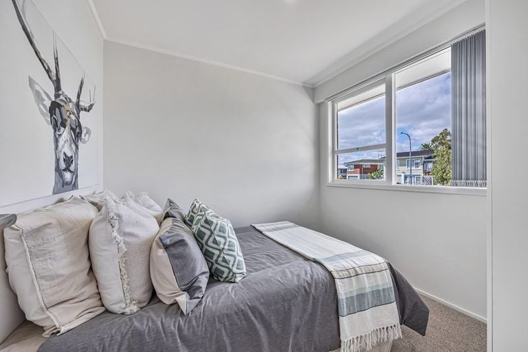 Photo of property in 2 Portadown Avenue, Pakuranga Heights, Auckland, 2010