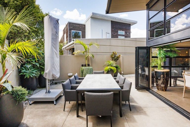 Photo of property in 143 Victoria Avenue, Hokowhitu, Palmerston North, 4410