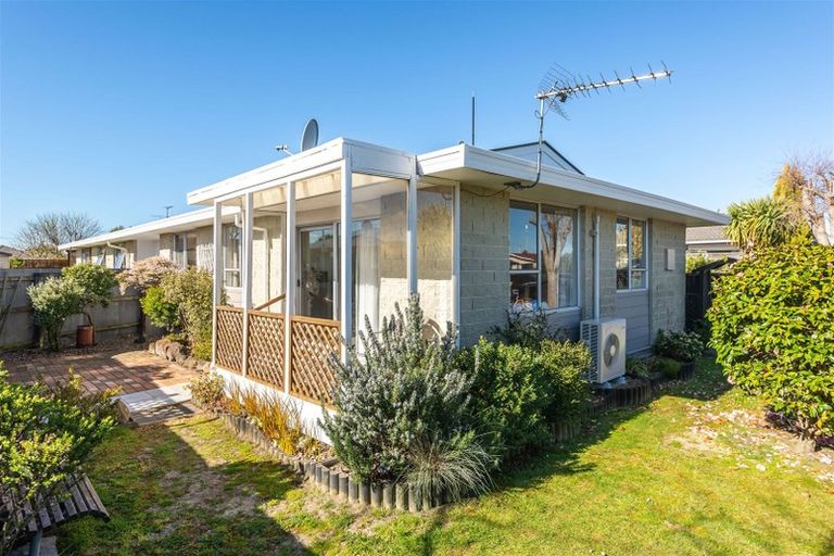 Photo of property in 8a Tamarisk Place, Parklands, Christchurch, 8083