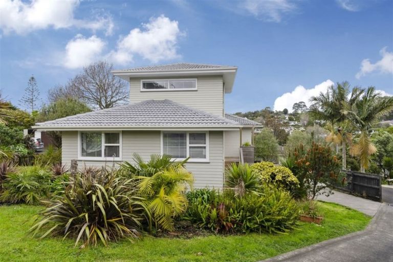 Photo of property in 8 Intrepid Place, Torbay, Auckland, 0630