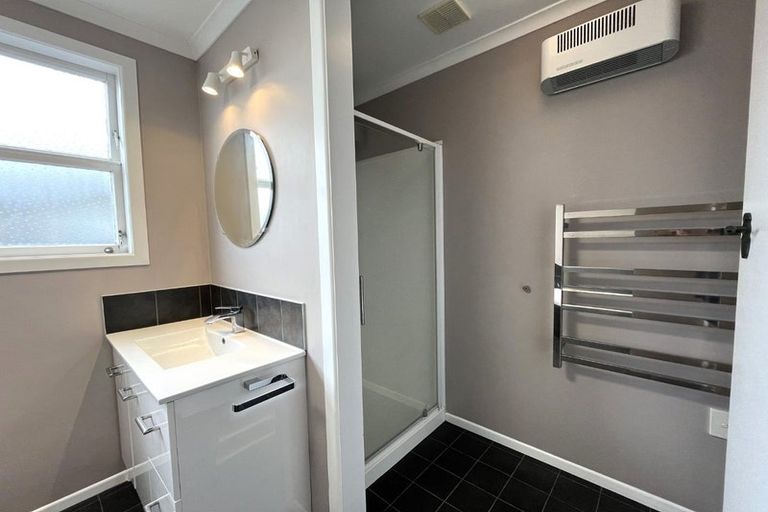 Photo of property in 20 Holsworthy Road, Lower Vogeltown, New Plymouth, 4310