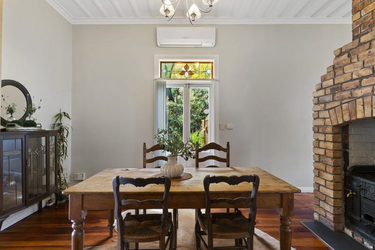 Photo of property in 25 Huka Road, Birkenhead, Auckland, 0626