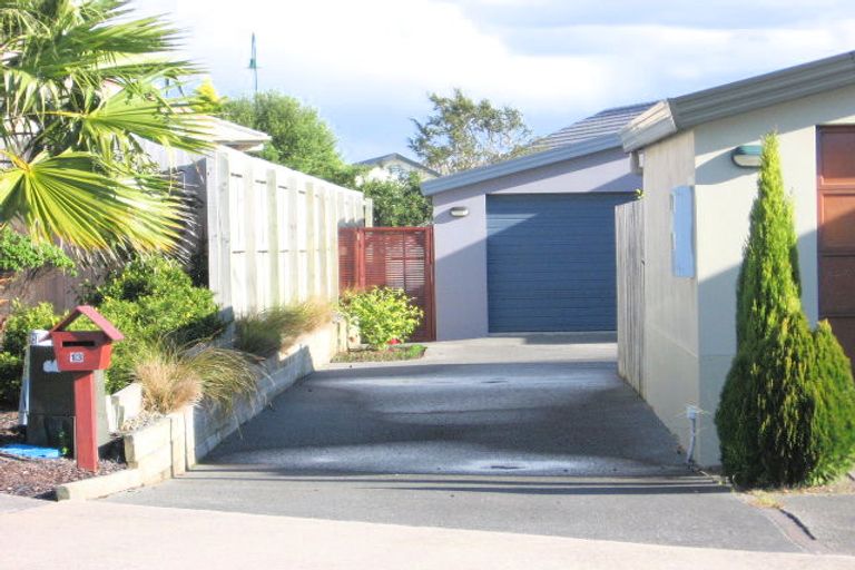 Photo of property in 13 Mulroy Place, East Tamaki Heights, Auckland, 2016
