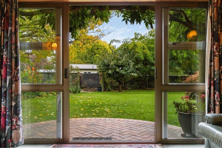 Photo of property in 12 Heuchan Lane, Wanaka, 9305