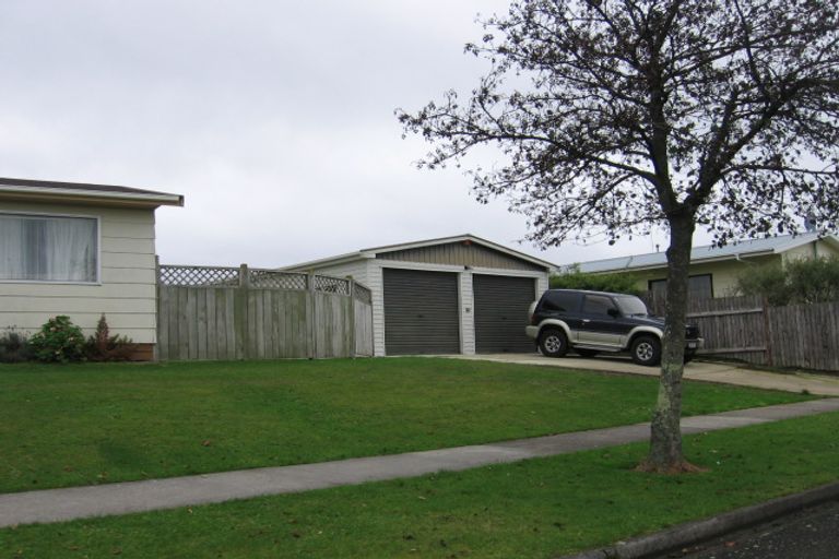 Photo of property in 61 Hillcrest Drive, Kelvin Grove, Palmerston North, 4414