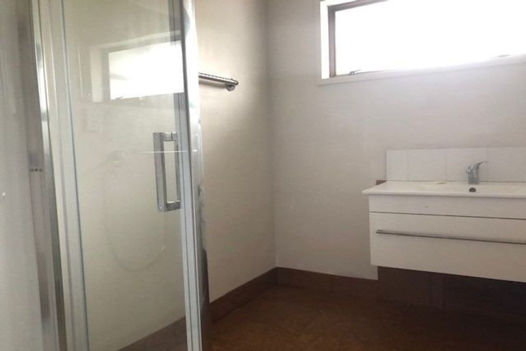 Photo of property in 1/27 Aeroview Drive, Beach Haven, Auckland, 0626