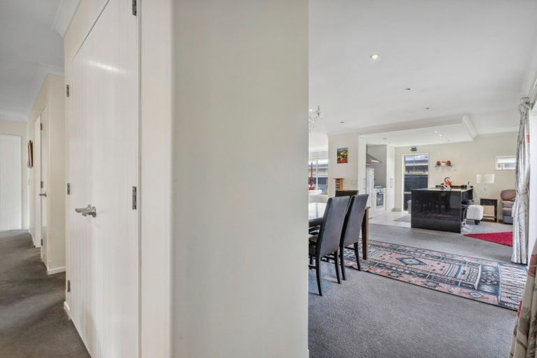 Photo of property in 12 Ruru Place, Levin, 5510