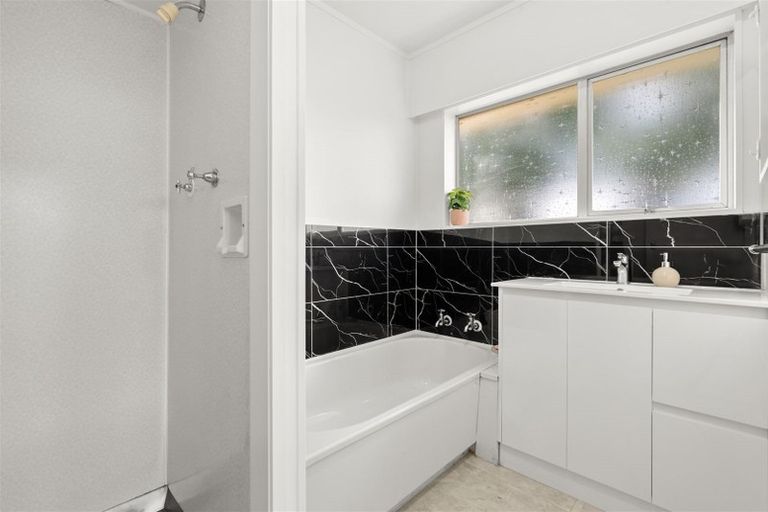 Photo of property in 25b Sunnypark Avenue, Rosehill, Papakura, 2113