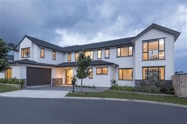 Photo of property in 5 Taraire Place, Orewa, 0931