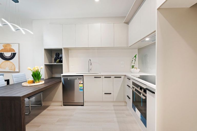 Photo of property in 2/16 Clara Road, Silverdale, 0932