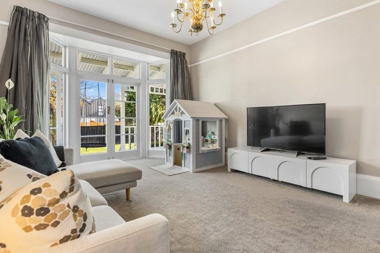 Photo of property in 28 Cleveland Street, Edgeware, Christchurch, 8013