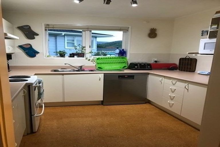 Photo of property in 13 Timaru Grove, Kelson, Lower Hutt, 5010