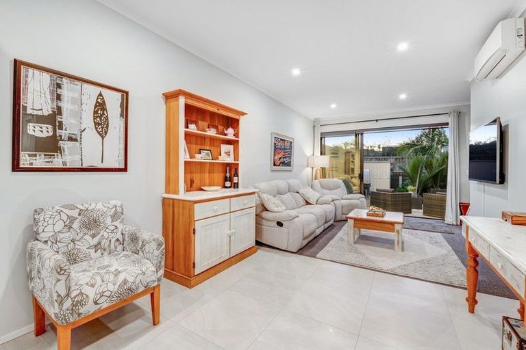 Photo of property in 11 Cambie Avenue, Red Beach, 0932