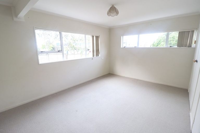 Photo of property in 142 Mokoia Road, Chatswood, Auckland, 0626