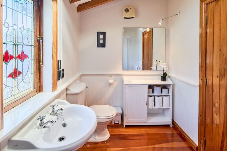 Photo of property in 25 Mahoe Street, Eastbourne, Lower Hutt, 5013