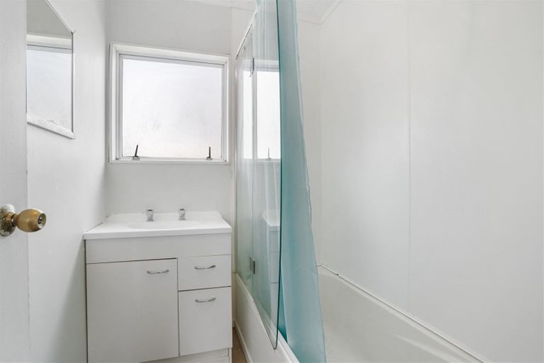 Photo of property in 1/8 Oratu Place, Manurewa, Auckland, 2102