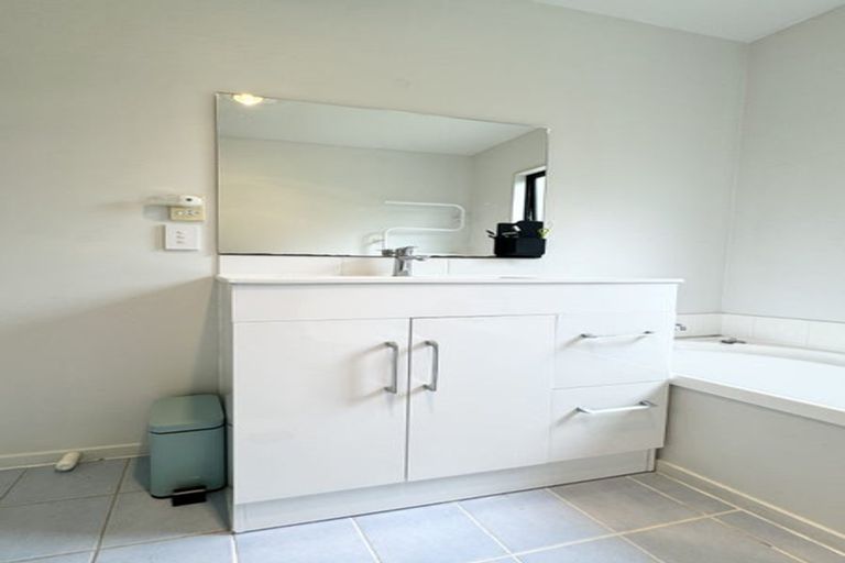 Photo of property in 6 Sun Place, Henderson, Auckland, 0612