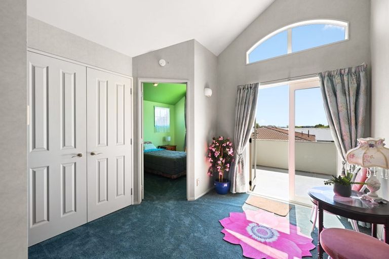 Photo of property in 12 Dover Road, St Andrews, Hamilton, 3200