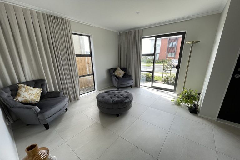 Photo of property in 19 Richard Petterd Way, Swanson, Auckland, 0614