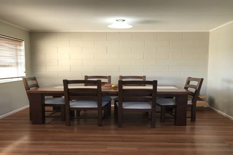 Photo of property in 17a Castle Crescent, Stokes Valley, Lower Hutt, 5019