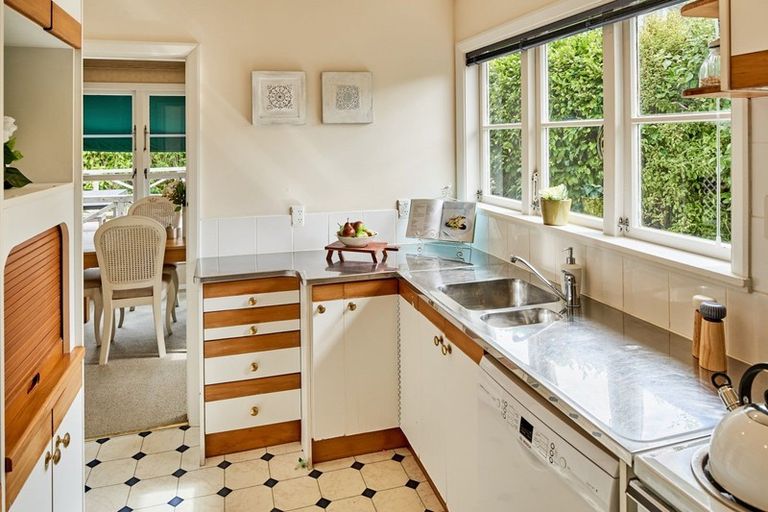 Photo of property in 196 Karori Road, Karori, Wellington, 6012