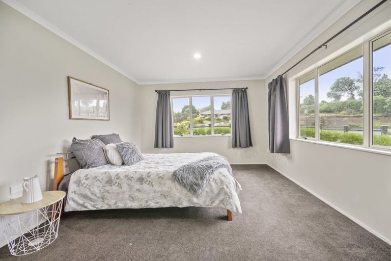 Photo of property in 1 Frank Knight Place, Waiuku, 2123