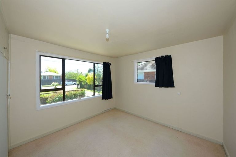 Photo of property in 10 Larch Place, Casebrook, Christchurch, 8051