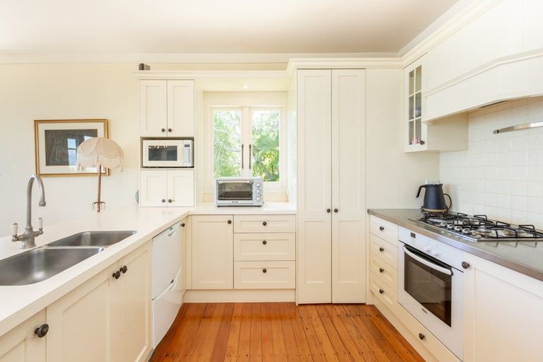 Photo of property in 30 Seapoint Road, Bluff Hill, Napier, 4110