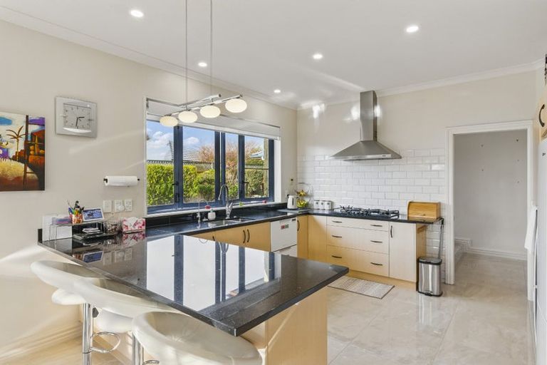 Photo of property in 41 Holcombe Drive, Paraparaumu, 5032