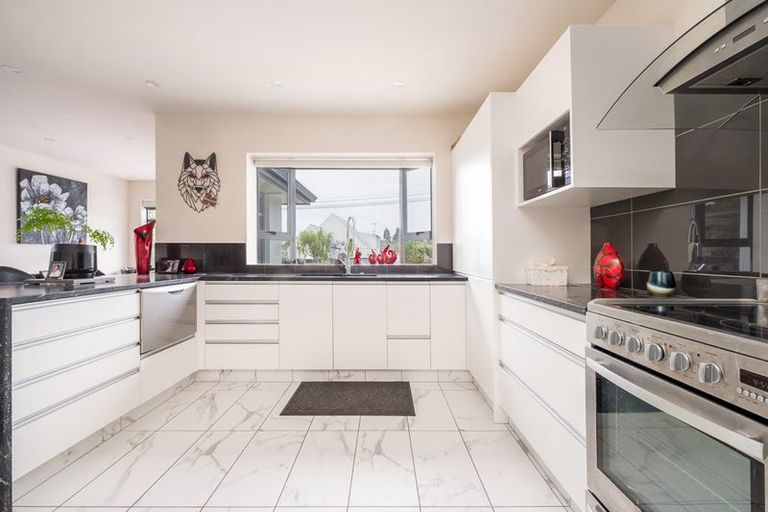 Photo of property in 2 Whaka Terrace, Huntsbury, Christchurch, 8022