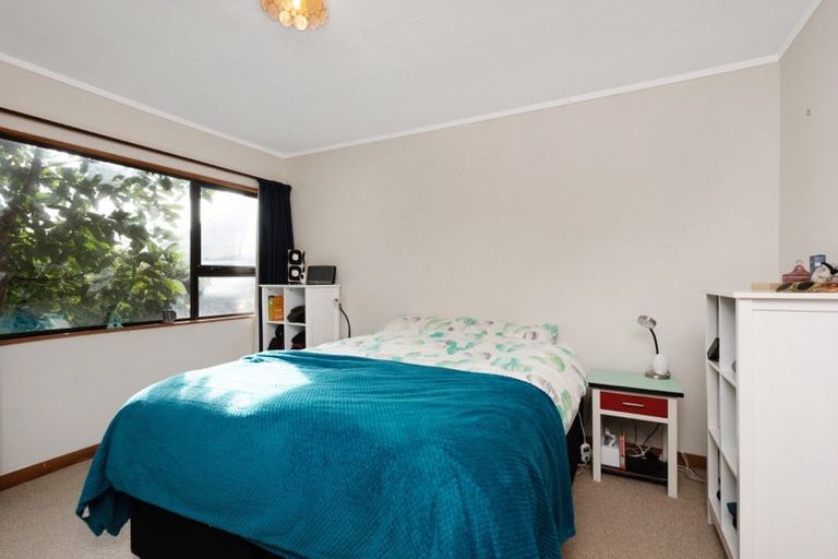 Photo of property in 16a Parklands Drive, Karori, Wellington, 6012