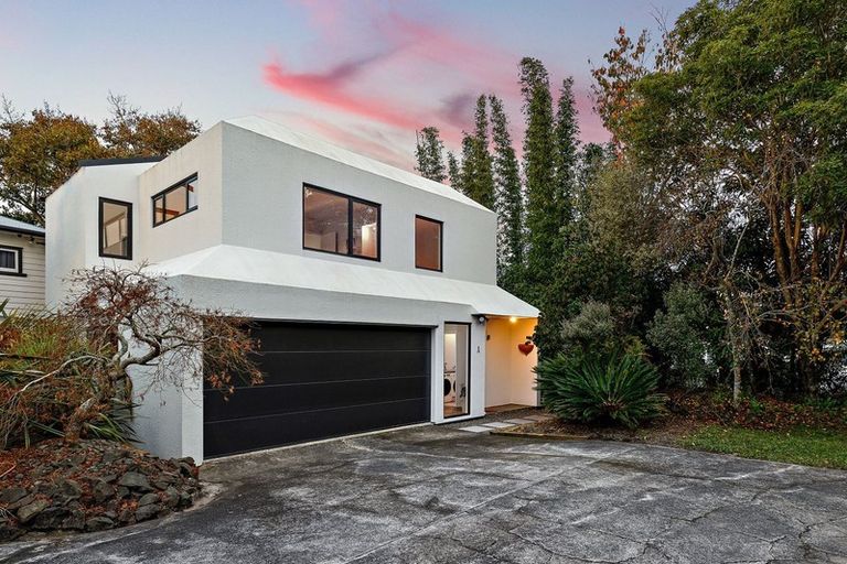 Photo of property in 1/22 Dawnhaven Drive, Te Atatu Peninsula, Auckland, 0610