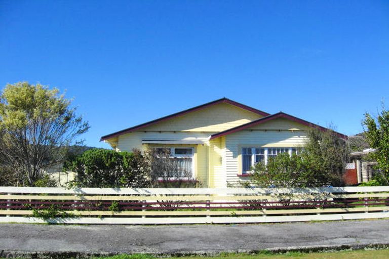 Photo of property in 5 Milton Road, Greymouth, 7805