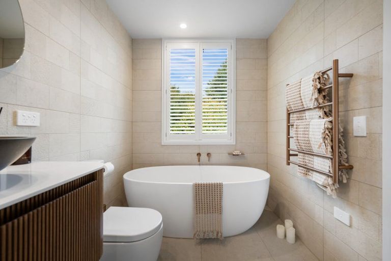 Photo of property in 8b Minaret Ridge, Wanaka, 9305