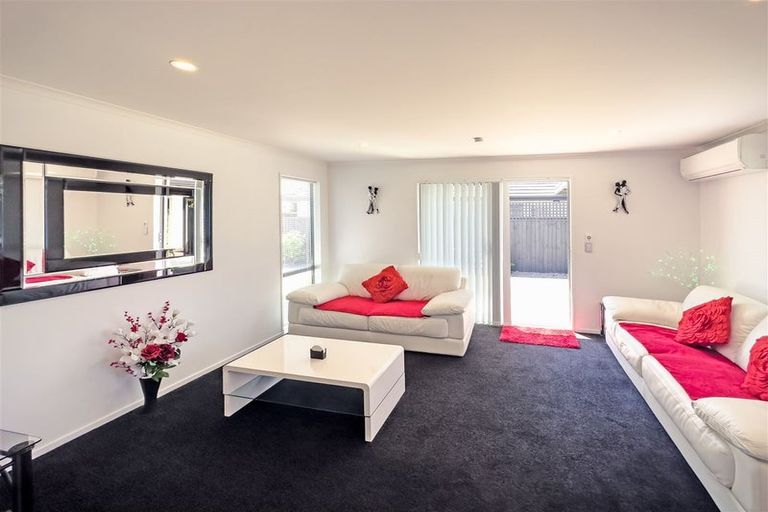 Photo of property in 39 Vivian Street, Burwood, Christchurch, 8083