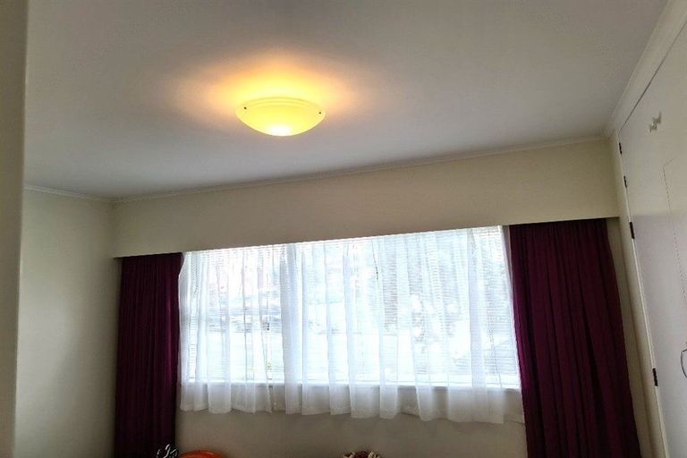 Photo of property in 125 Reeves Road, Pakuranga Heights, Auckland, 2010