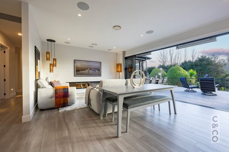 Photo of property in 21 Vogwill Road, Kumeu, 0810