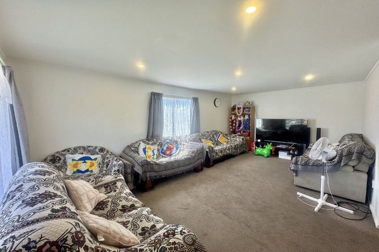 Photo of property in 1/7 Maplesden Drive, Clendon Park, Auckland, 2103