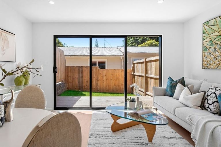 Photo of property in 6/11 Stottholm Road, Titirangi, Auckland, 0604