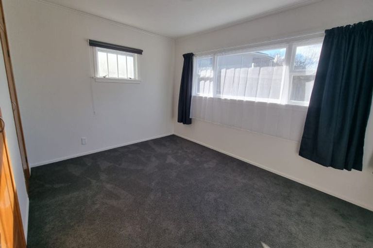 Photo of property in 34 Tiroroa Avenue, Te Atatu South, Auckland, 0610