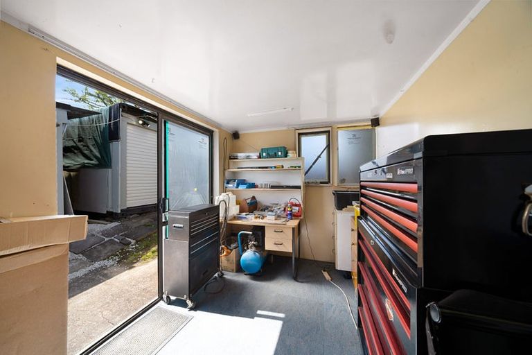 Photo of property in 1/8 Devon Street, Te Atatu South, Auckland, 0610