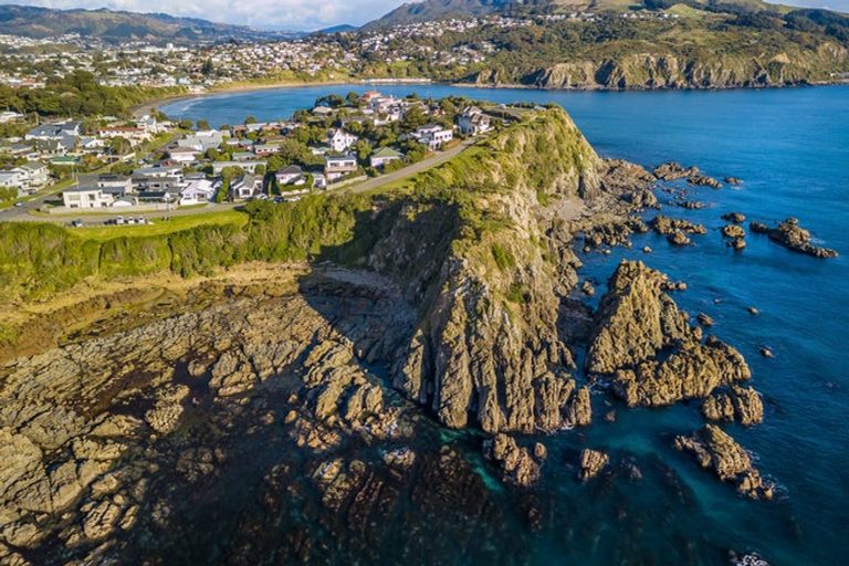 Photo of property in 3 Terrace Road, Titahi Bay, Porirua, 5022