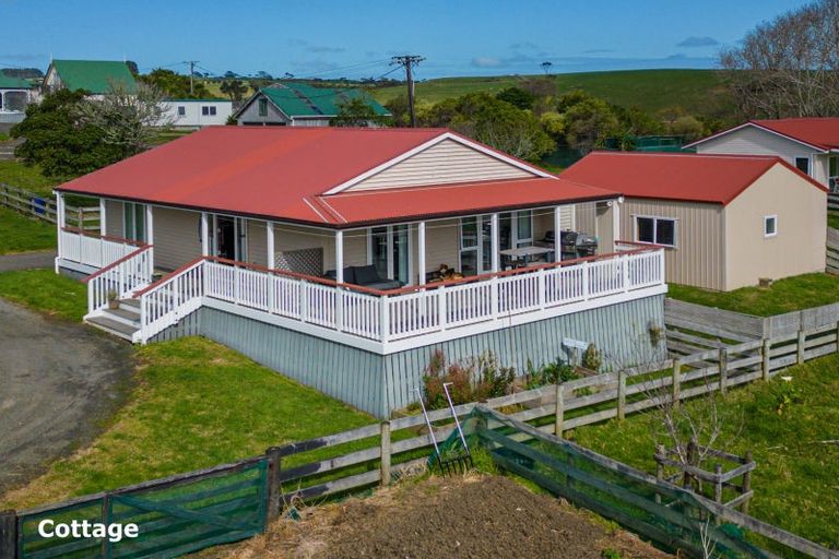 Photo of property in 76 Muriwai Road, Muriwai, 0881