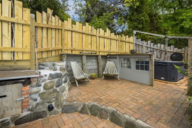 Photo of property in 43 Wyndham Road, Pinehaven, Upper Hutt, 5019